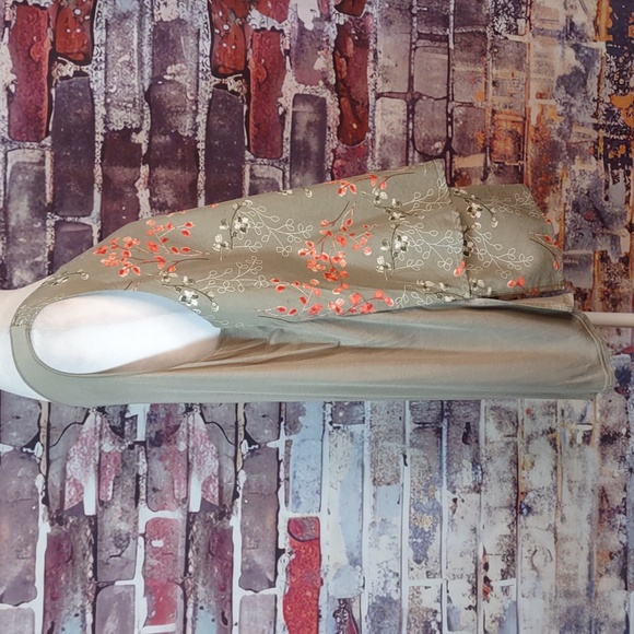 DG2 By Diane Gilman Mixed-Media Double Layered Tank - Picture 4 of 10